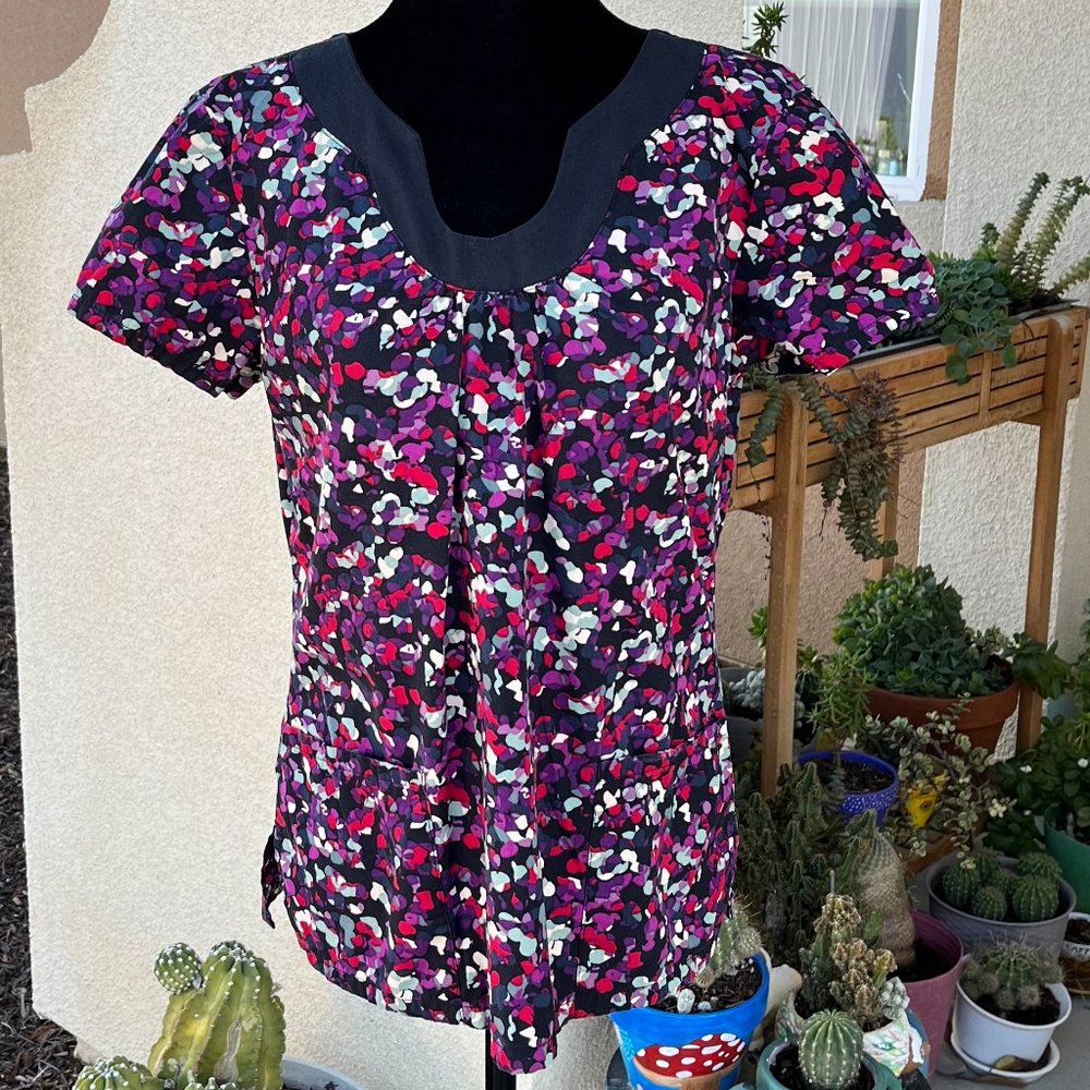 Los Angeles Rose Purple & Fuchsia Print Nurse's Shirt Women Size Small